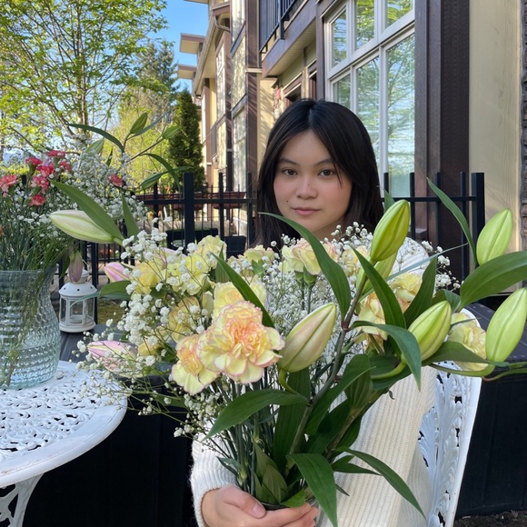 Meet your Posher, Gabriella - Picture 2 of 4